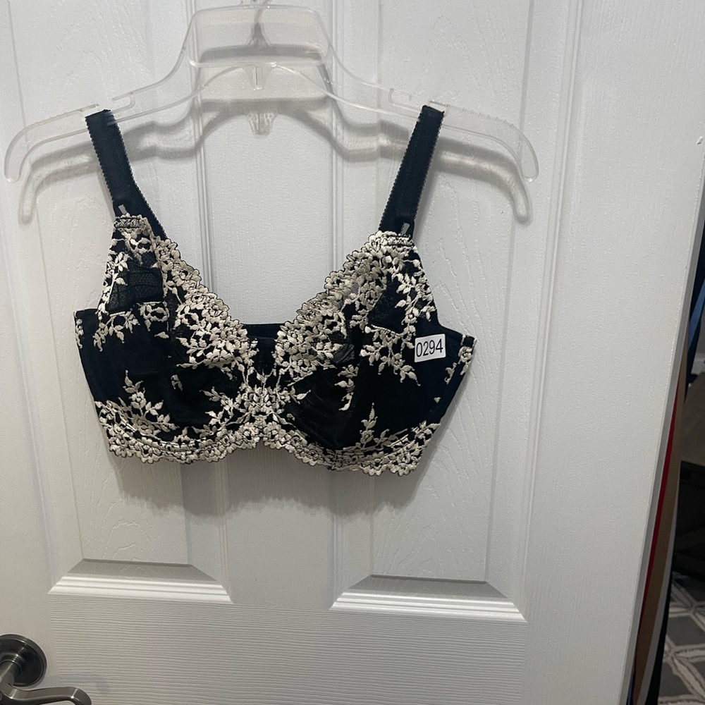 Wacoal bra 36 triple D black and cream underwear